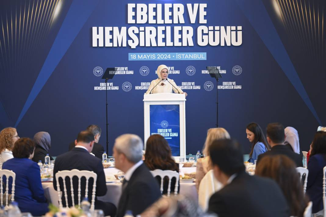 Emine Erdoğan İstanbul’da hemşire ve ebelerle bir araya geldi - Resim: 7
